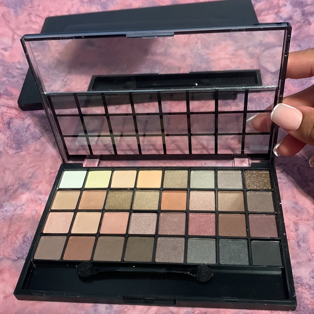 Makeup Bundle - Picture 2 of 5